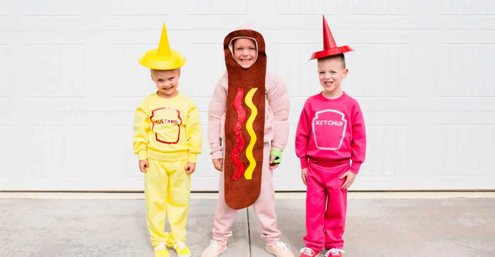 Sjove fastelavnskostumer til hele familien: Lav DIY ketchup & sennep kostumer