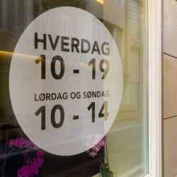 Rund åbningstids sticker Rund åbningstids sticker